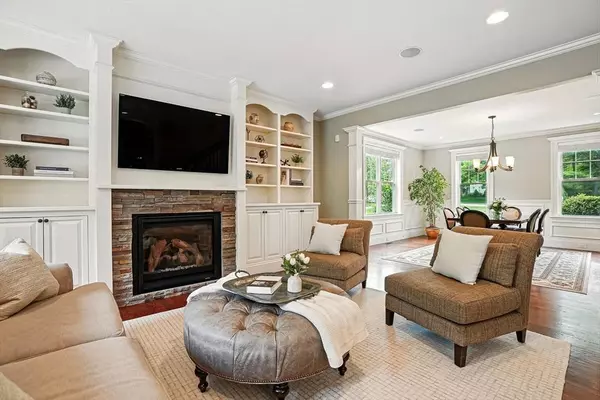 23 Lamplighter Dr, Shrewsbury, MA 01545