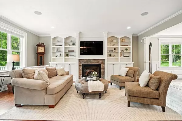 23 Lamplighter Dr, Shrewsbury, MA 01545