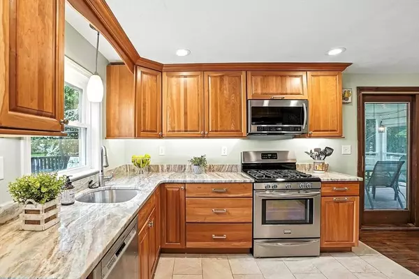 10 Captain Eager Dr, Northborough, MA 01532