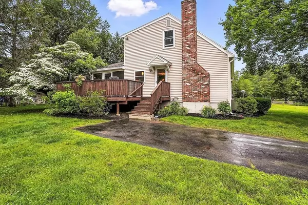 10 Captain Eager Dr, Northborough, MA 01532