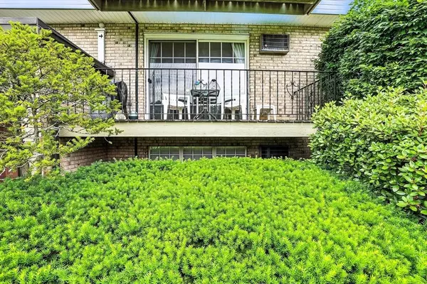 18 Williamsburg Ct #12, Shrewsbury, MA 01545