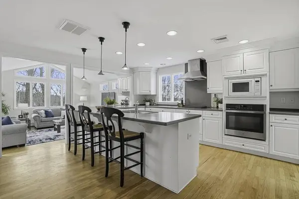 37 Oneil Dr, Westborough, MA 01581