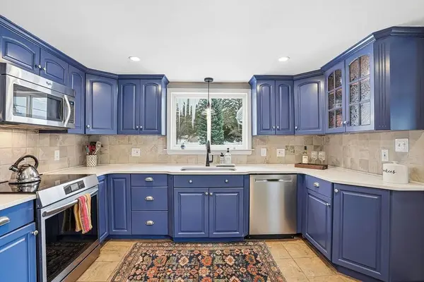 17 Walker St, Westborough, MA 01581