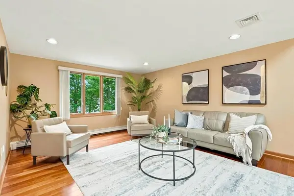 61 Beverly Hill Dr, Shrewsbury, MA 01545