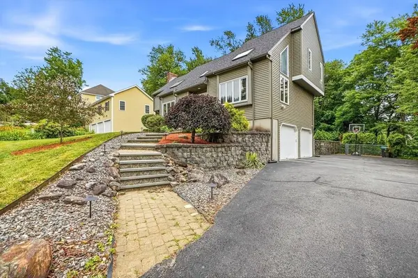 61 Beverly Hill Dr, Shrewsbury, MA 01545