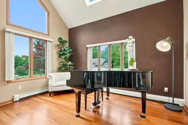 61 Beverly Hill Dr, Shrewsbury, MA 01545