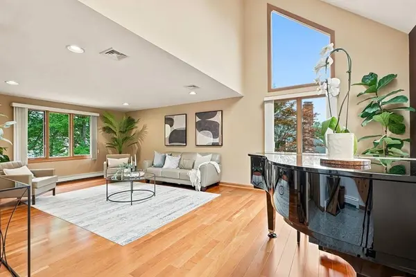 61 Beverly Hill Dr, Shrewsbury, MA 01545