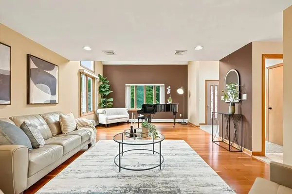 61 Beverly Hill Dr, Shrewsbury, MA 01545