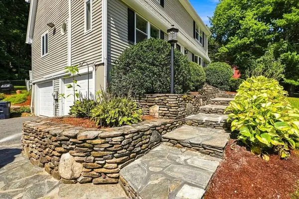 97 Lee St, West Boylston, MA 01583