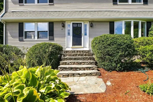 97 Lee St, West Boylston, MA 01583