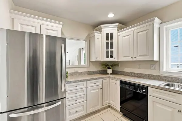 2201 Briarwood Vlg #2201, Clinton, MA 01510