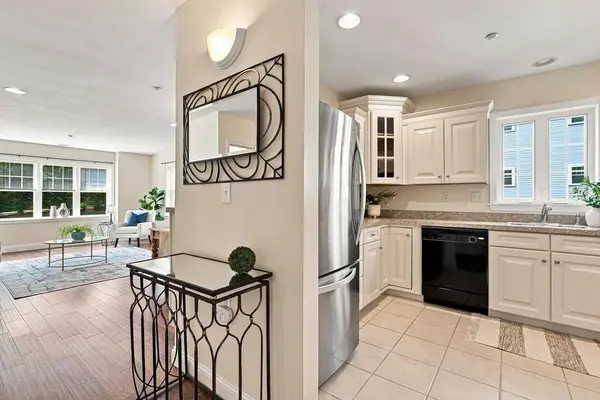 2201 Briarwood Vlg #2201, Clinton, MA 01510