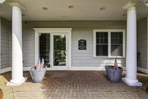 2201 Briarwood Vlg #2201, Clinton, MA 01510