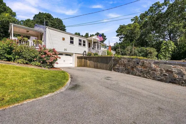 218 Myrtle St, Ashland, MA 01721