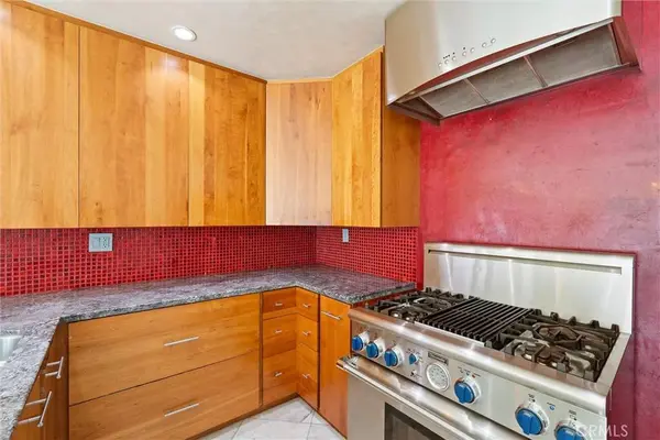 941 Jasmin CIR, Costa Mesa, CA 92626