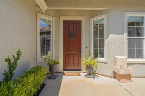 5048 Stroman LN, Sacramento, CA 95835
