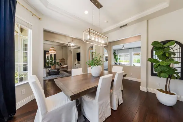 5048 Stroman LN, Sacramento, CA 95835