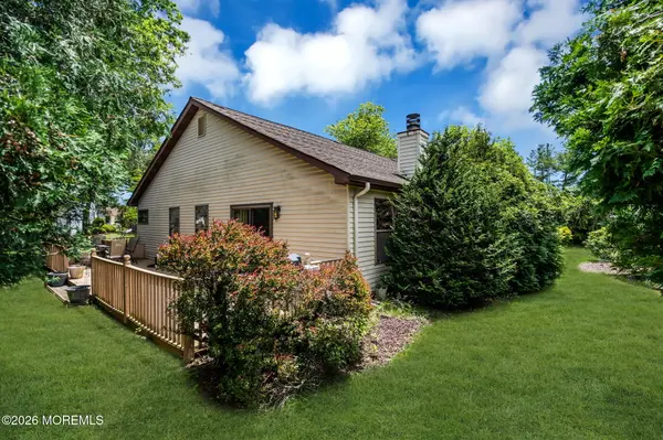 4 Hampton Dr, Marlboro, NJ 07746-1774