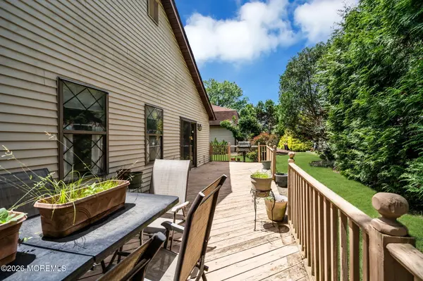 4 Hampton Dr, Marlboro, NJ 07746-1774