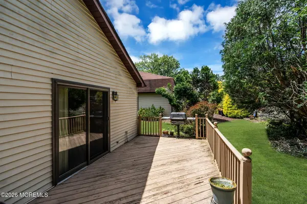 4 Hampton Dr, Marlboro, NJ 07746-1774