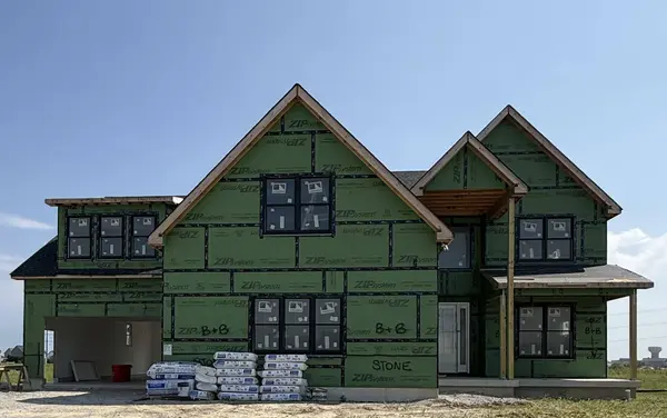 9015 Iris DR