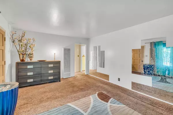 4472 El Cerrito WAY, Sacramento, CA 95820