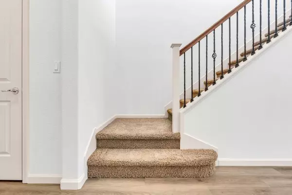 8012 Maiss WAY, Elk Grove, CA 95757