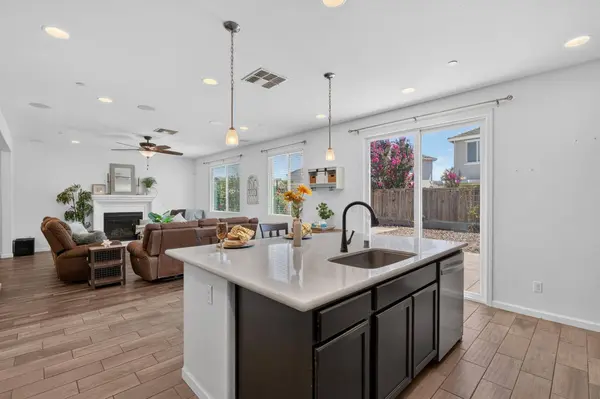 8160 Genex WAY, Elk Grove, CA 95757