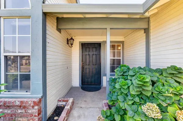8812 Bridalsmith DR, Sacramento, CA 95828