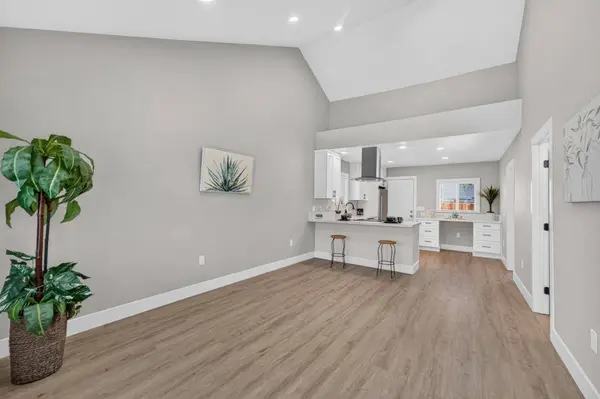 2296 Grove AVE, Sacramento, CA 95815