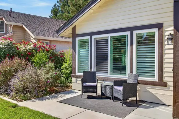 9144 Old Creek DR, Elk Grove, CA 95758