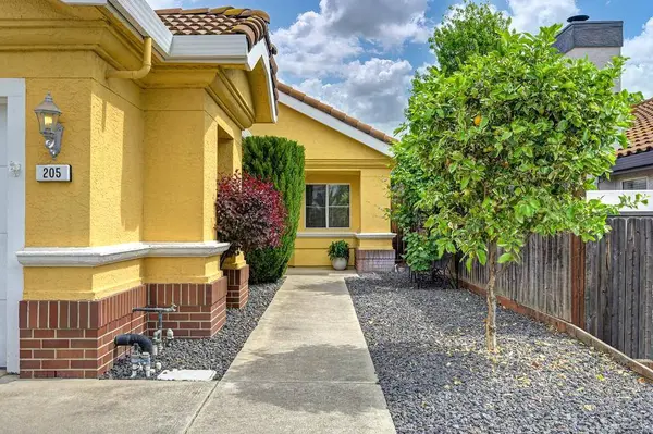 205 Pelham CT, Roseville, CA 95747