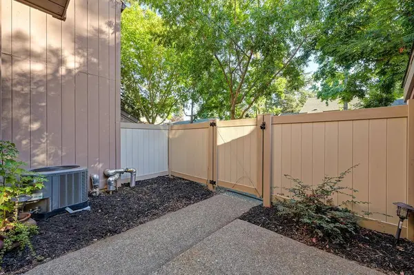 549 Woodside Oaks #3, Sacramento, CA 95825