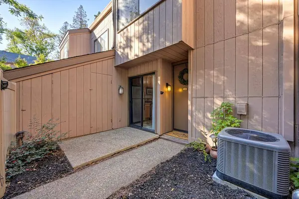 549 Woodside Oaks #3, Sacramento, CA 95825