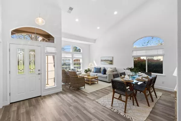 5136 Whisper Oaks LN, Carmichael, CA 95608