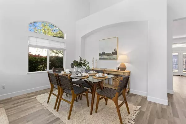 5136 Whisper Oaks LN, Carmichael, CA 95608