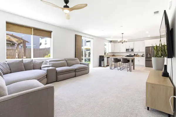 9982 Upshot WAY, Sacramento, CA 95829