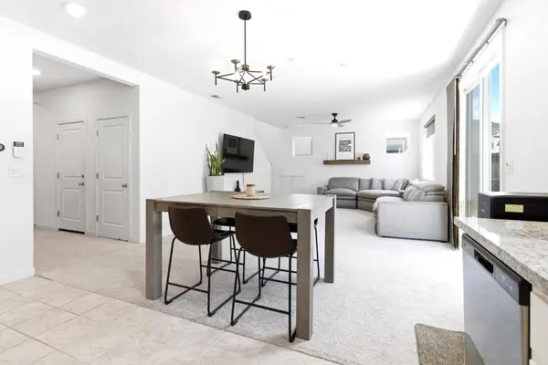 9982 Upshot WAY, Sacramento, CA 95829