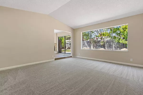 28 Shady River CIR, Sacramento, CA 95831