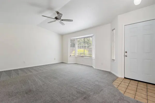 7313 Sunshire LN, Sacramento, CA 95828