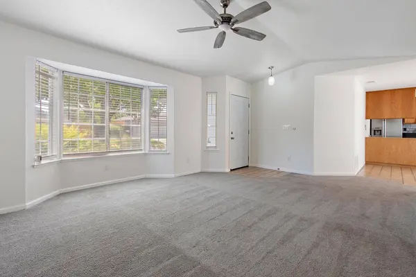 7313 Sunshire LN, Sacramento, CA 95828