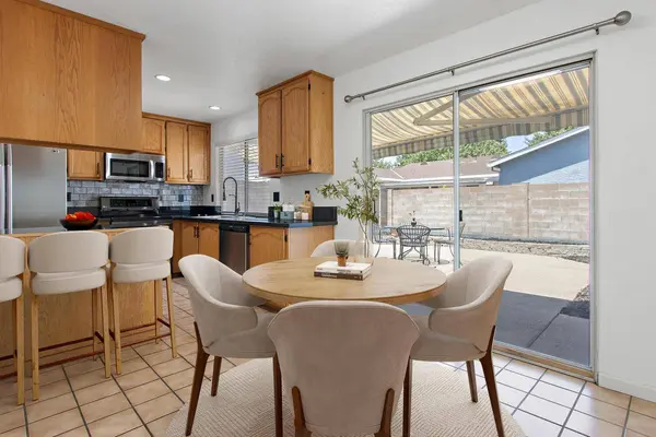 7313 Sunshire LN, Sacramento, CA 95828