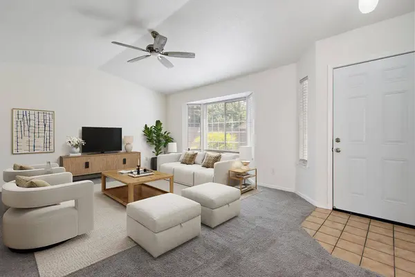 7313 Sunshire LN, Sacramento, CA 95828