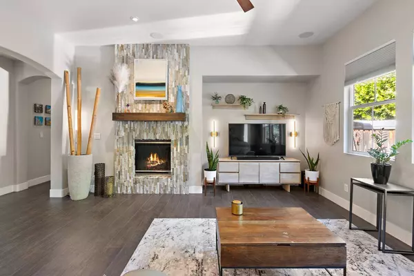 8081 Linda Isle LN, Sacramento, CA 95831