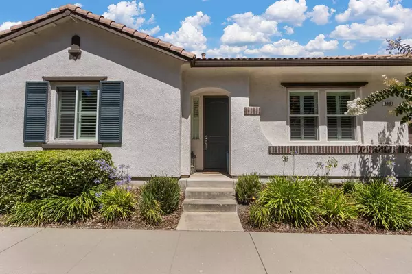 8081 Linda Isle LN, Sacramento, CA 95831