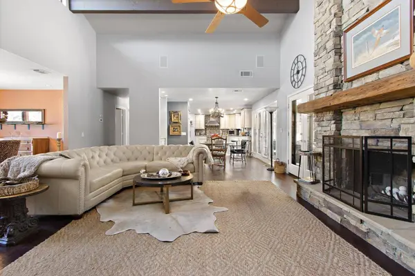 1184 Smoke River WAY, Sacramento, CA 95831