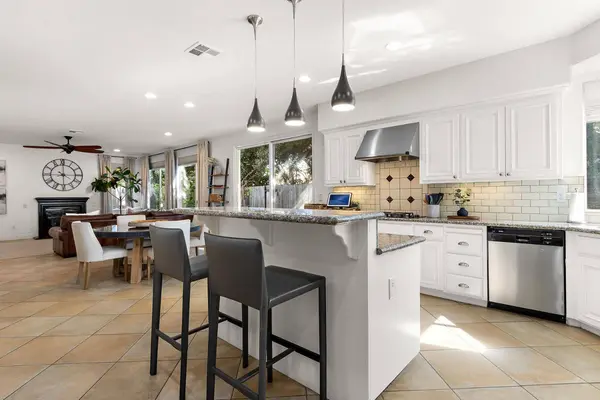 19 Waters Cove CT, Sacramento, CA 95831