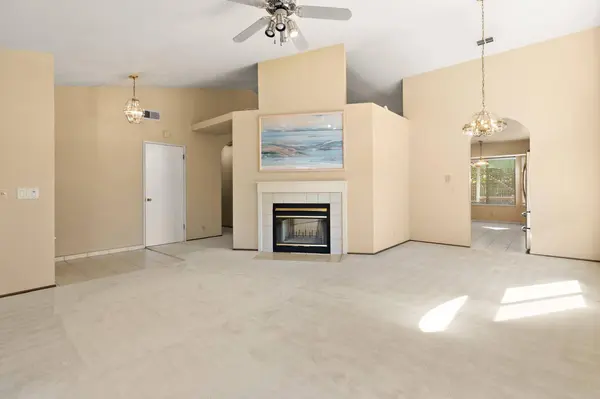 8385 Stonybeck CIR, Sacramento, CA 95828