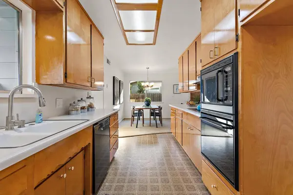 1220 Monte Vista WAY, Sacramento, CA 95831