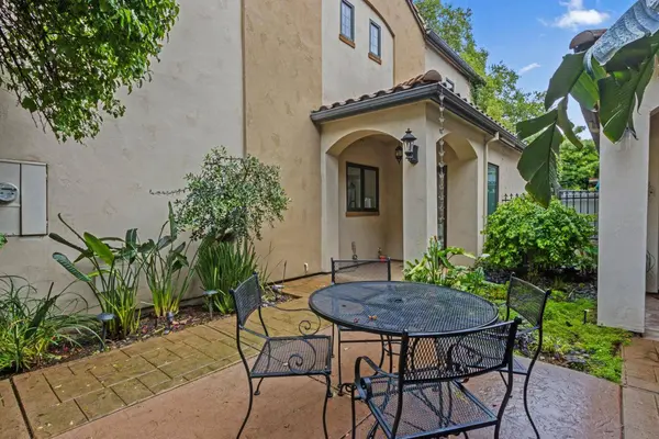 513 Uptown ALY, Sacramento, CA 95818